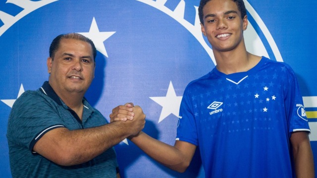 Joao Mendes (kanan), anak kandung Ronaldinho. Foto: Gustavo Aleixo / Cruzeiro