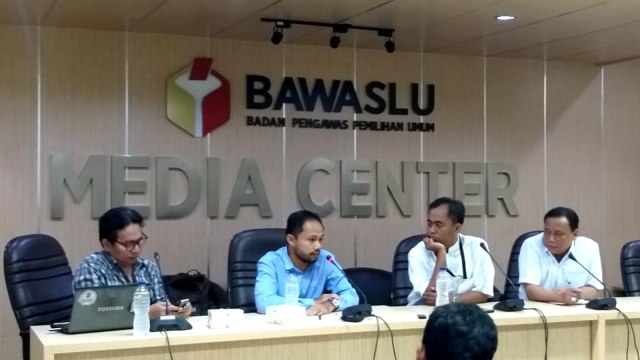 Diskusi terkait laporan pemantauan konten dan biaya kampanye capres-cawapres di TV dan koran di Bawaslu. Foto: Fadjar Hadi/kumparan