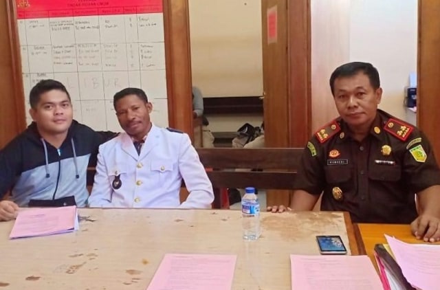 Zakeus Siburi, Kepala Kampung Sawendui yang ditangkap karena pidana pemilu. (Dok: Kejaksaan Serui)