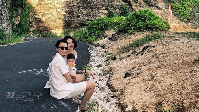 Ellyse Sinsilia bersama keluarga saat berlibur. Foto: Instagram @esinsilia