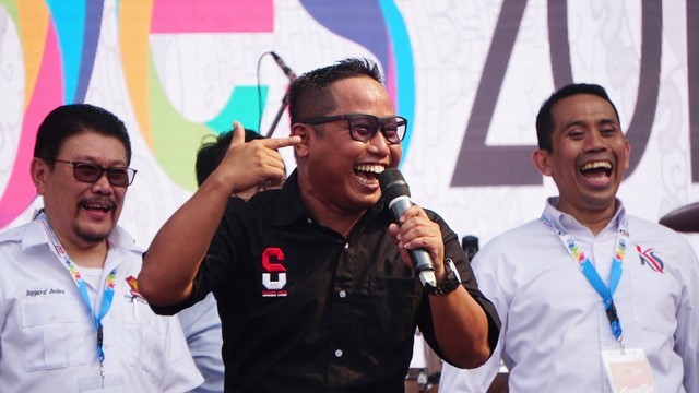 Pelawak Narji (tengah) hadir pada kampanye cawapres nomor urut 02 Sandiaga Uno di Istora Senayan, Jakarta, Rabu (10/4). Foto: Nugroho Sejati/kumparan