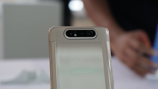 Kamera belakang yang bisa berputar pada Samsung Galaxy A80. Foto: Bianda Ludwianto/kumparan