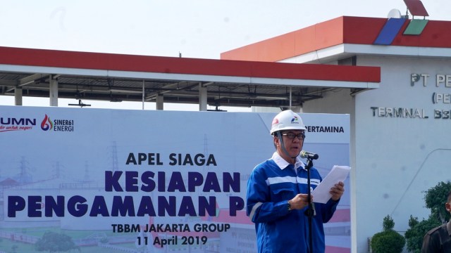 Direktur pengolahan pertamina, Budi Santoso Syarif, saat memimpin Apel siaga satgas pemilu 2019, di TBBM Plumpang, Jakarta, Kamis (11/4). Foto: Irfan Adi Saputra/kumparan