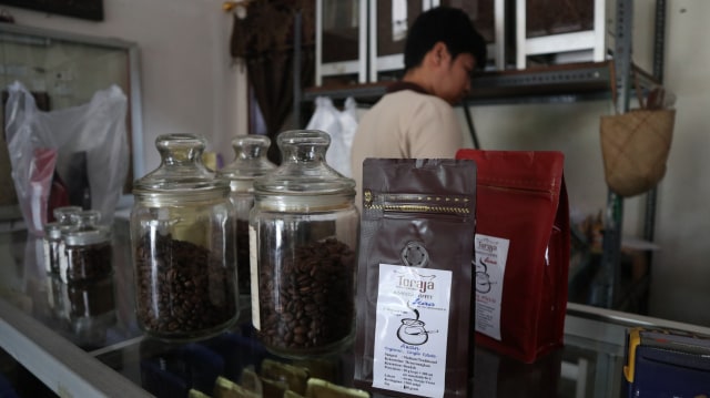Biji kopi yang dijual di Kopi KAA Foto: Helinsa Rasputri/ kumparan
