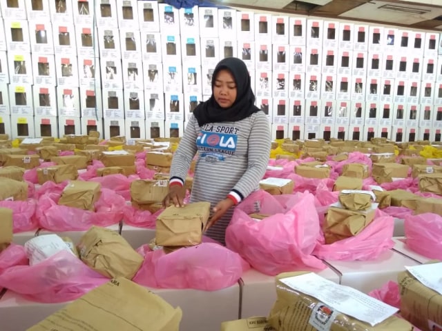 Distribusi Logistik Pemilu ke Pulau Masalembu Sumenep Melalui Surabaya