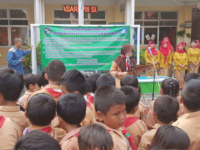 Deklarasi Sekolah Nyaman dan Ramah Anak di SDN Kapasari VIII Surabaya. Foto : Windy Goestiana