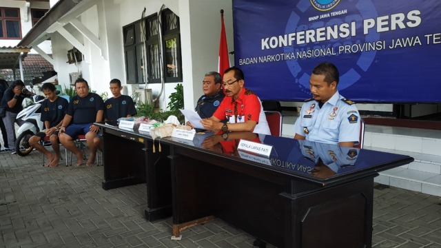 Konferensi pers penggagalan transaksi narkoba di Markas BNNP Jateng. Foto: Afiati Tsalitsati/kumparan