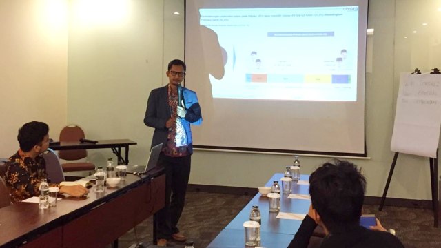 CEO Alvara Reaserch Center, Hasanuddin Ali saat memaparkan hasil survei. Foto: Ricad Saka/kumparan