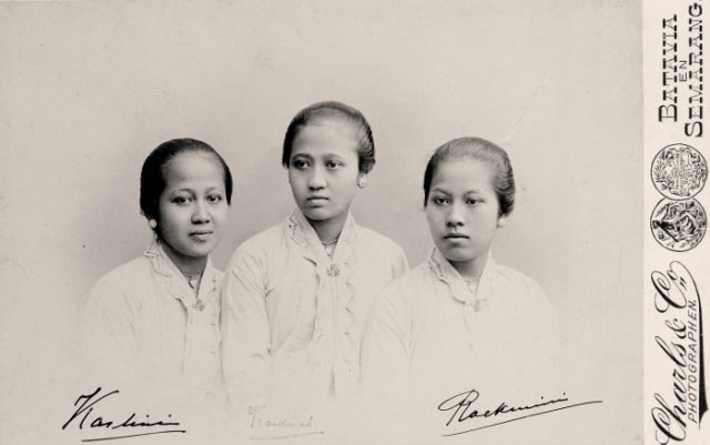R.A Kartini (kiri). Foto: Dok. Wikimedia Commons