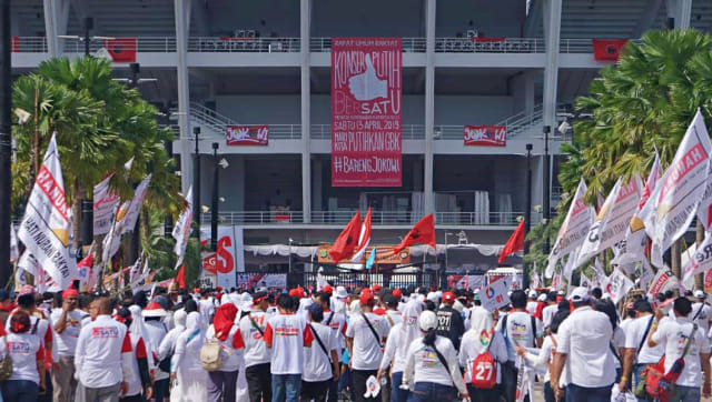 Pendukung paslon nomor urut 01 Jokowi-Ma'ruf Amin memadati lokasi kampanye akbar. Foto: Fanny Kusumawardhani/kumparan