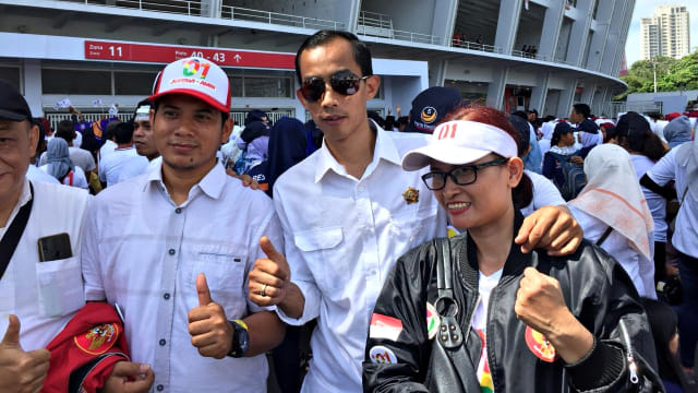Aksi Jokowi ‘Palsu’ Hibur Massa Pendukung di GBK, Jakarta. Foto: Darin Atiandina/kumparan
