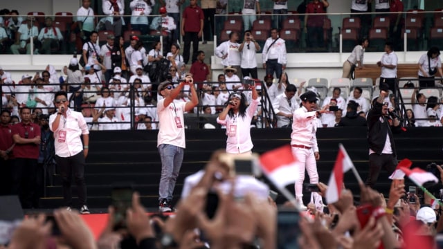 Penampilan sejumlah artis, Konser Putih Bersatu di Stadion Utama GBK, Jakarta