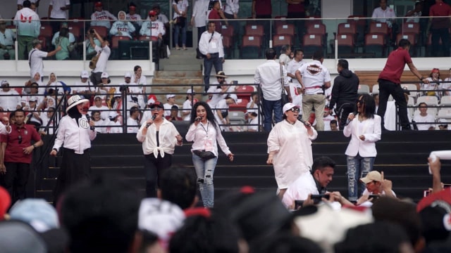 Penampilan sejumlah artis, Konser Putih Bersatu di Stadion Utama GBK, Jakarta