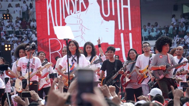 Penampilan sejumlah artis, Konser Putih Bersatu di Stadion Utama GBK, Jakarta