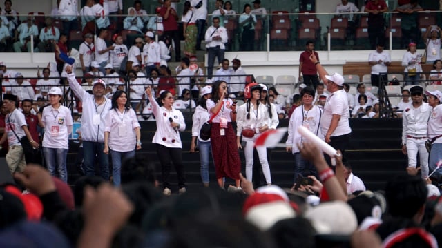 Penampilan sejumlah artis, Konser Putih Bersatu di Stadion Utama GBK, Jakarta