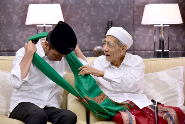 Joko Widodo bertemu Mbah Moen,Habib Luthfi, Konser Putih Bersatu di Stadion Utama GBK