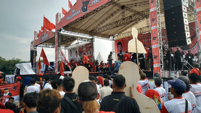 Suasana Kampanye Akbar PDIP di Sirkuit Mijen, Kota Semarang. Foto: Afiati Tsalitsati/kumparan