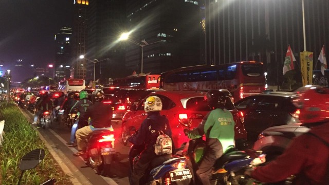 Kondisi lalu lintas usai Kampanye Akbar Pasangan Joko Widodo-Ma'ruf Amin di sekitar Senayan. Foto: Andreas Ricky Febrian/kumparan