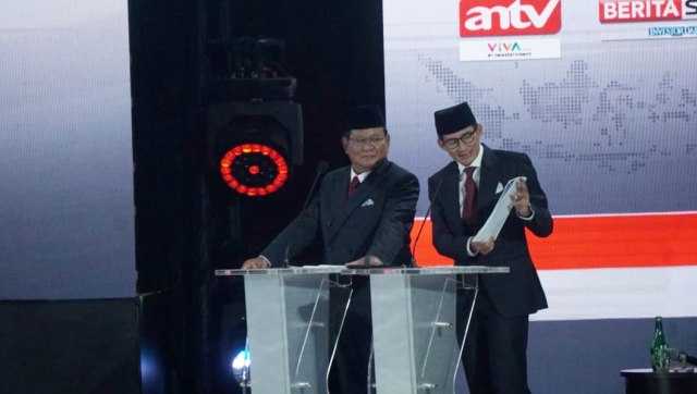 Pasangan Capres dan Cawapres no urut 02, Prabowo-Sandi saat mengikuti Debat Final Pilpres 2019 di Hotel Sultan, Jakarta, Sabtu (13/4). Foto: Fanny Kusumawardhani/kumparan