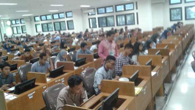 Suasana pelaksanaan Ujian Tulis Berbasis Komputer (UTBK) di Fakultas Kedokteran UNS Solo, Sabtu (13/04/2019). (Agung Santoso)