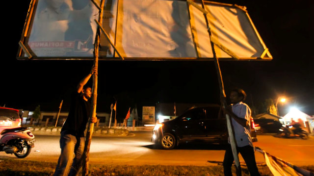Penurunan alat peraga kampanye