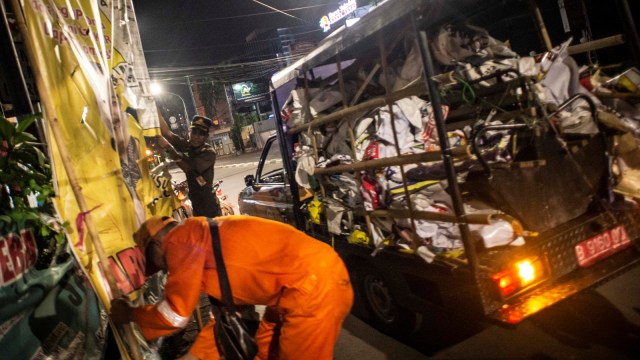 Penurunan alat peraga kampanye,