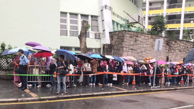 Antusiasme Warga Negara Indonesia (WNI) mengikuti pemungutan surat suara Pemilu 2019 di Stadion Queen Elizabeth, Hong Kong. Foto: Dok. Sringatin