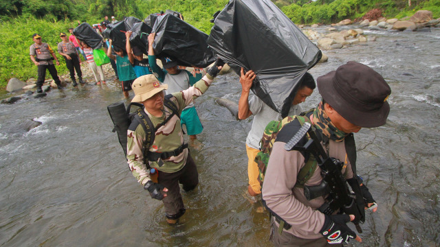 DISTRIBUSI LOGISTIK PEMILU KE DESA TERPENCIL, Kabupaten Hulu Sungai Tengah, Kalimantan Selatan