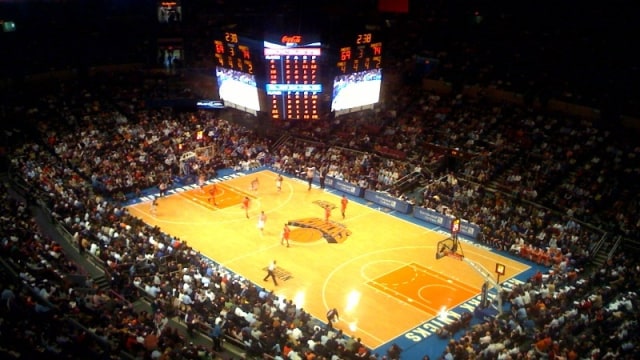 Madison Square Garden ketika mementaskan laga NBA. Foto: Wikimedia Commons