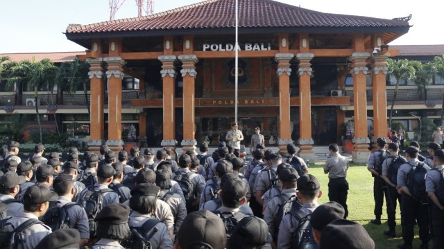 Apel siaga Polda Bali jelang pelaksanaan Pemilu 2019, Senin (15/4) - kanalbali/KAD 