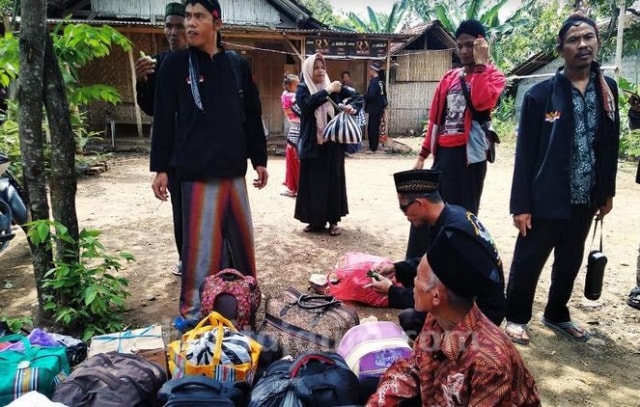 Warga Desa Watubonang, Kecamatan Badegan, Ponorogo, yang eksodus ke Malang karena isu kiamat, sudah dekat pulang ke kampung halaman untuk mengikuti Pemilu 2019. Dok: Beritajatim.
