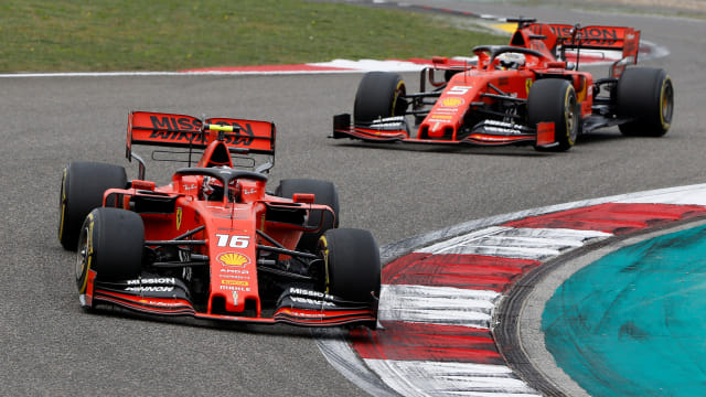 Aksi duo pebalap Ferrari, Charles Leclerc dan Sebastian Vettel, di GP China 2019. Foto: REUTERS/Thomas Peter
