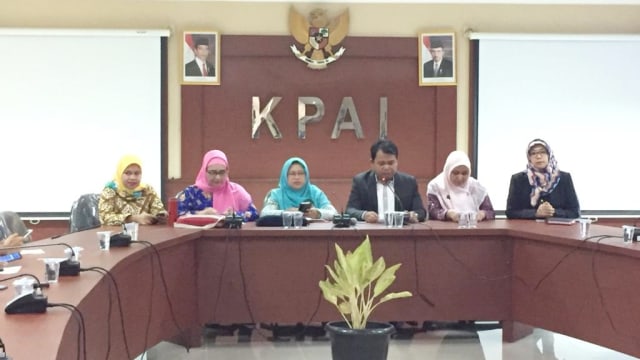 Konferensi pers KPAI, terkait kasus kekerasan siswi SMP di Pontianak, di kantor KPAI, Jakarta, Senin (15/4). Foto: Andesta Herli Wijaya/kumparan