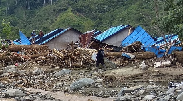 Rumah warga yang terseret banjir bandang Sentani 16 Maret 2019. (BumiPapua.com/Katharina)