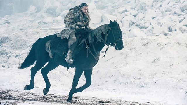 Jon Snow berkuda di kawasan Beyond the Wall