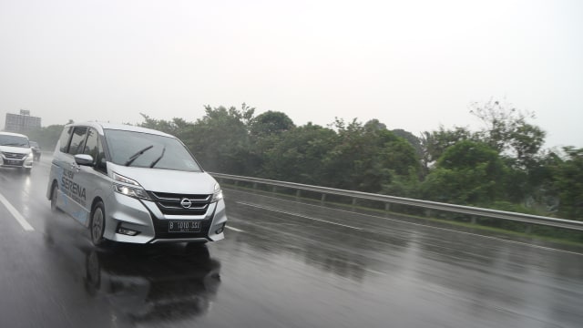 Otomotif, nissan, nissan serena, MPV high,