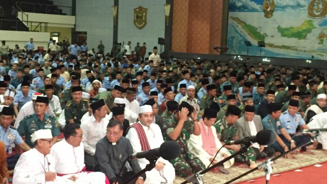 Panglima TNI di Acara Doa Bersama Dalam Mewujudkan Pemilu Damai, di Mabes TNI Cilangkap. Foto: Reki Febrian/kumparan