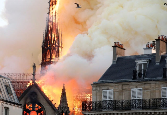 Kebakaran, Katedral Notre Dame. Foto: Reuters