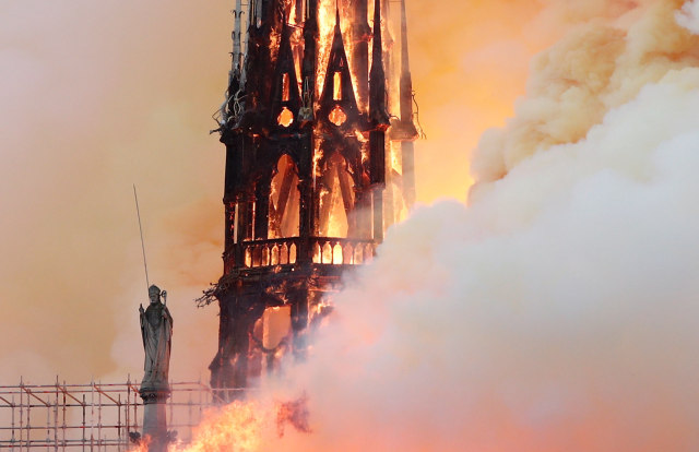 Kebakaran di Katedral Notre Dame