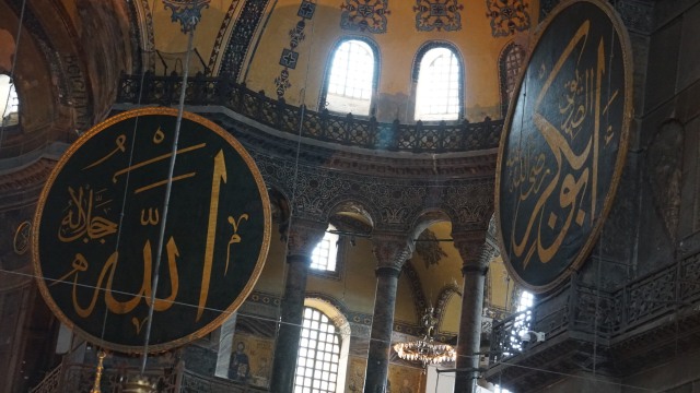 Menilik Gereja dan Masjid dalam Rangkulan Hagia Sophia, Turki  (136415)