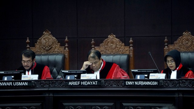 Hakim MK, Anwar Usman, Arief Hidayat, Enny Nurbaningsih
