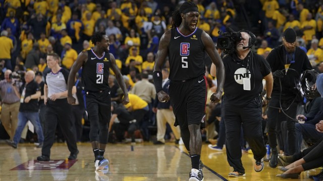 Para pemain LA Clippers merayakan kemenangan atas Warriors. Foto: Kyle Terada-USA TODAY Sports via Reuters