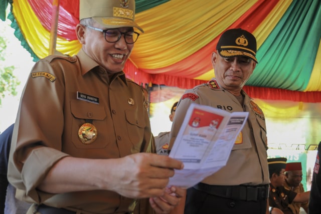 Foto: Para Pejabat Aceh Pantau Kesiapan TPS (117197)