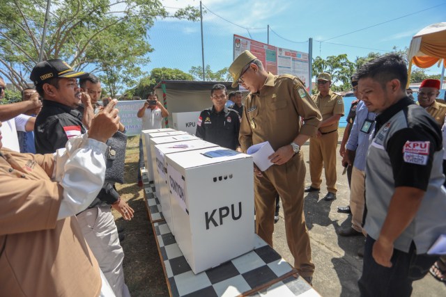 Foto: Para Pejabat Aceh Pantau Kesiapan TPS (117198)
