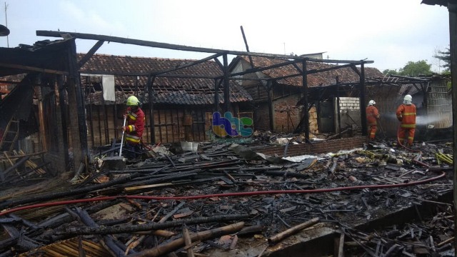Rumah milik Suprihatin (70) warga Desa Bulaklo Kecamatan Balen Bojonegoro, yang ludes terbakar. Selasa (16/04/2019) 