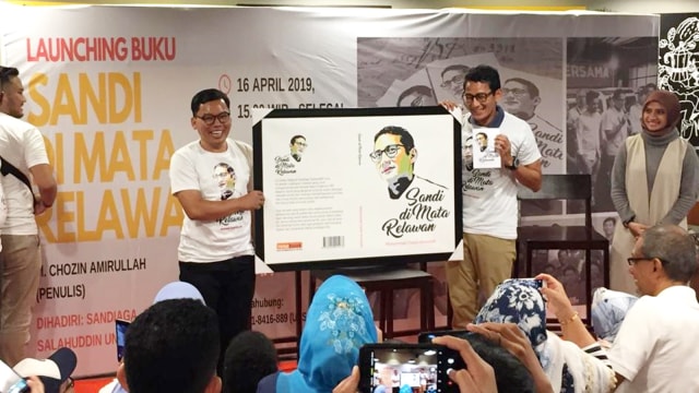 Sandiaga Uno menghadiri launching buku “Sandi di Mata Relawan” di Warung Up Normal, Jalan Raden Saleh, Jakarta. Foto: Andesta Herli Wijaya/kumparan
