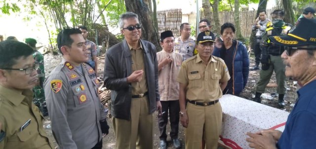 Forkopimda Kota Cirebon meninjau TPS Benda Kerep Kota Cirebon, Selasa (16/04/2019)