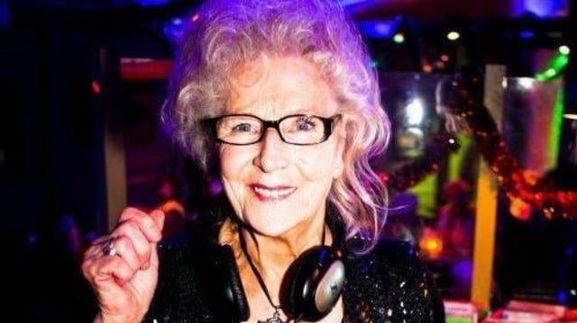Wanita 80 tahun jadi DJ tertua di Polandia. (foto: Facebook/DJ WIKA FanPage)