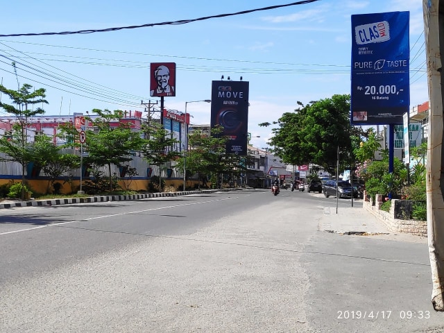 Jalan protokol seperti Jalan Gajah Mada, Jalan Hasanudin, Jalan Sudirman, Jalan Sam Ratulangi, Jalan Moh. Hatta, Jalan Juanda, Jalan Moh. Yamin, Jalan Monginsidi, dan Jalan Kartini, tampak sepi dan lengang. Foto: Dok: Paluposo