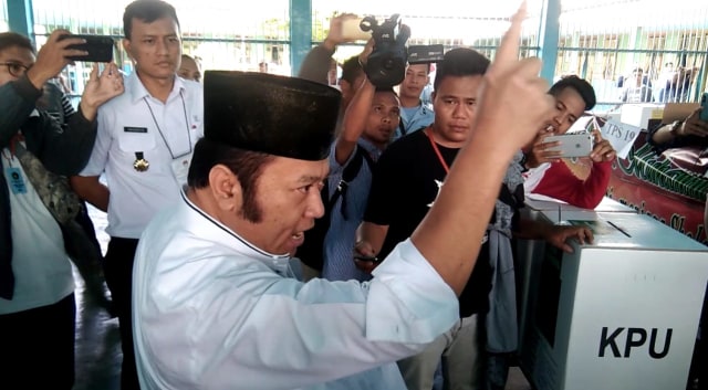 Bupati Lampung Selatan Nonaktif, Zainudin Hasan, saat mengamuk di Lapas Rajabasa habis, Rabu (17/4) | Foto : Obbie Fernando/Lampung Geh